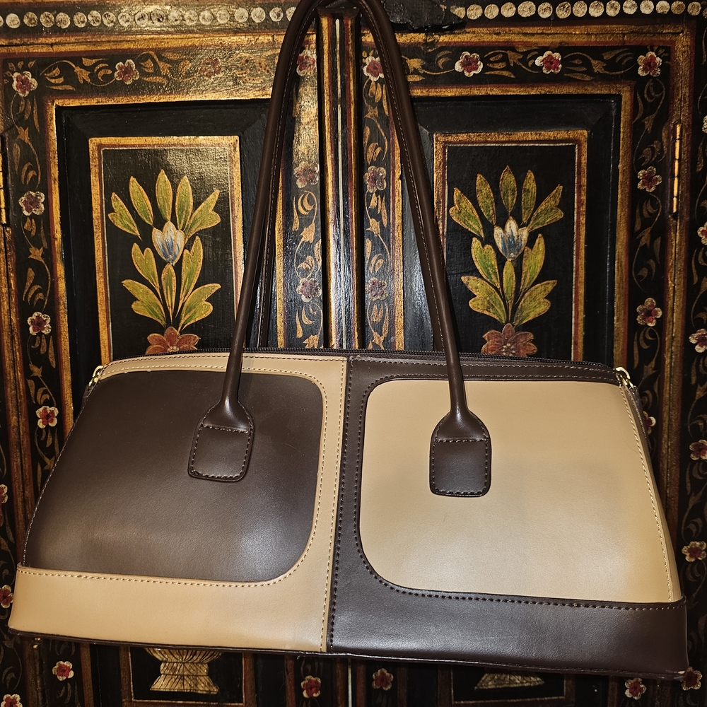 Chic Two-Tone Shoulder Bag in Brown and Cream